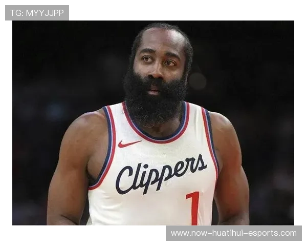 哈登末节表现：英雄还是孤胆？球迷意见分裂